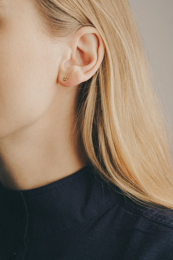 Dotted tiny rhombus