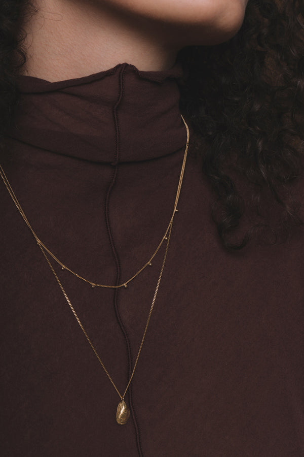 Mossel open met ketting