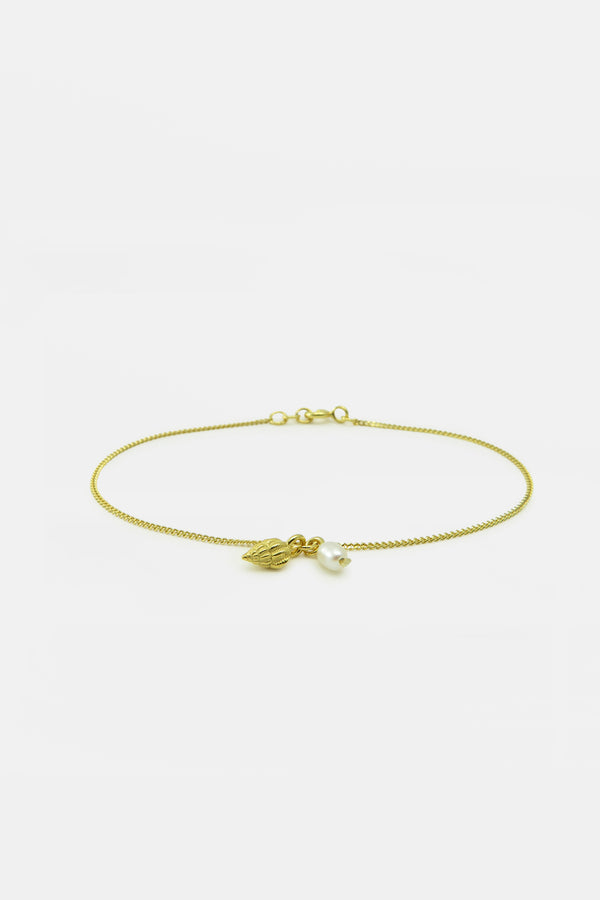 Conch shell with pearl bracelet, vermeil