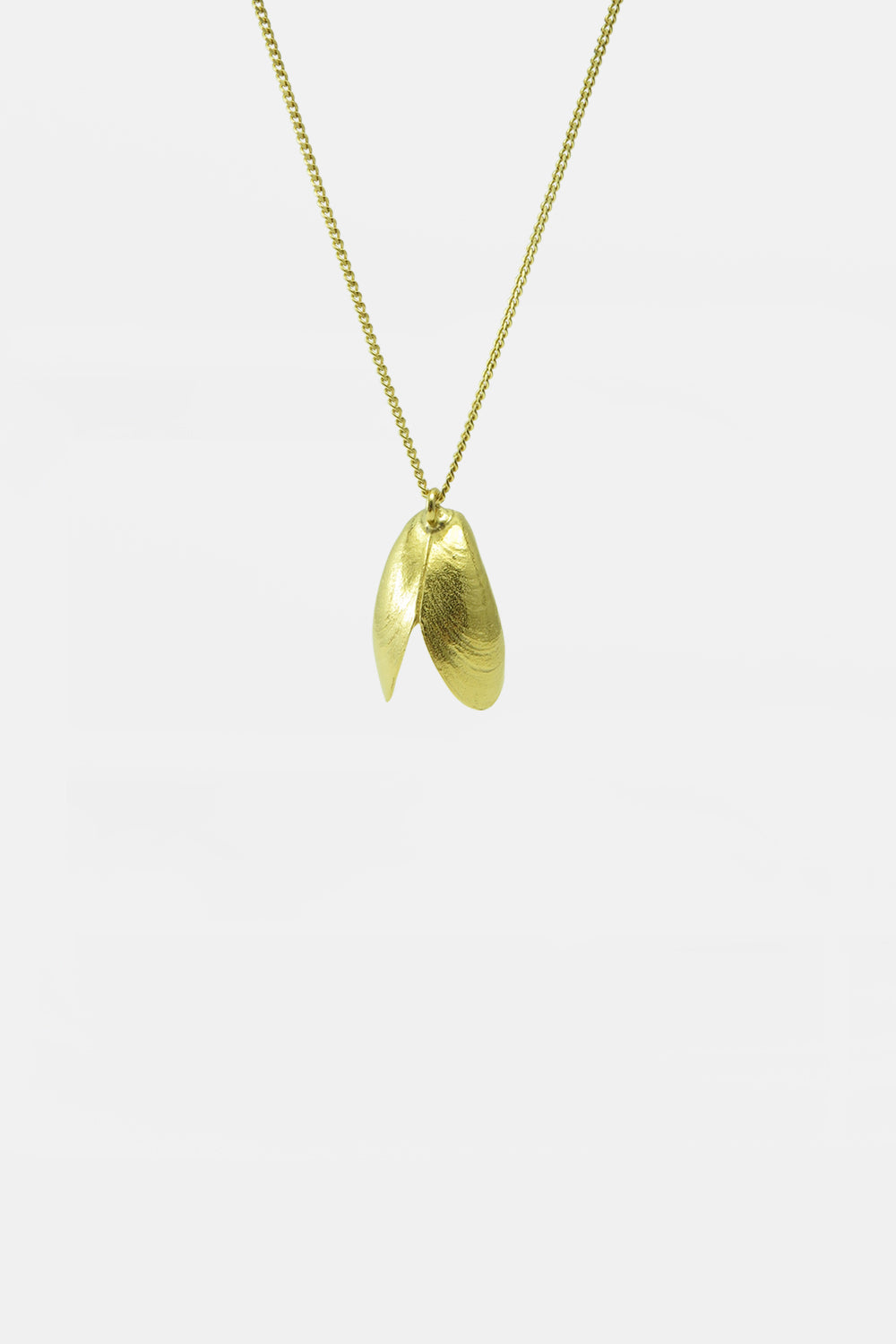 Mossel open met ketting