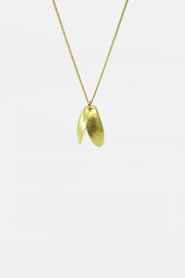 Mossel open met ketting